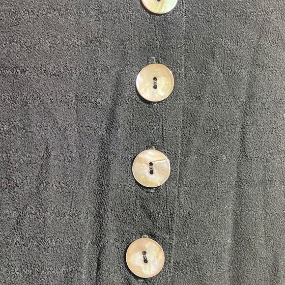 Niche Nilgun Derman Black 3/4 sleeve top with abalone shell buttons Rayon Large - Picture 2 of 9